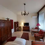 Bright, Spacious Classic In The Center Budapest