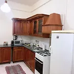 Bright, Spacious Classic In The Center Apartment
