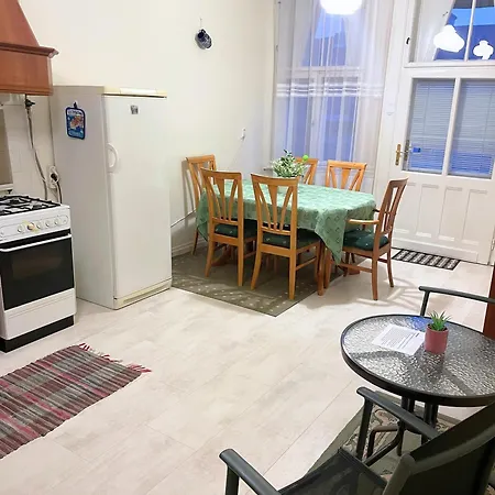 Bright, Spacious Classic In The Center Budapest