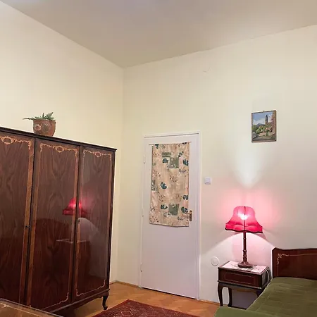 Bright, Spacious Classic In The Center *