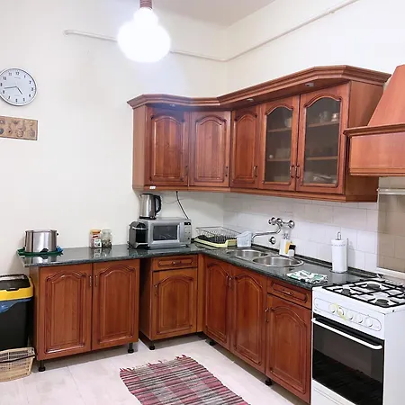 Апартаменты Bright, Spacious Classic In The Center Будапешт
