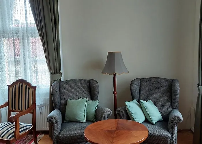 Apartment Bright, Spacious Classic In The Center Budapest