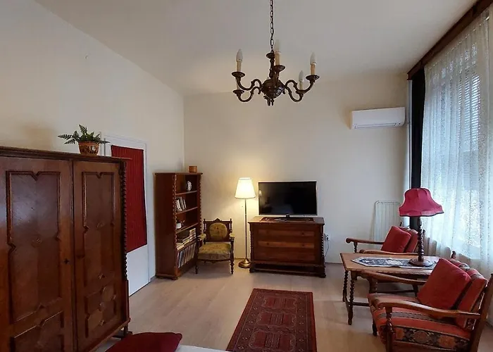 Bright, Spacious Classic In The Center Budapest