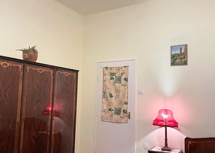 Bright, Spacious Classic In The Center *