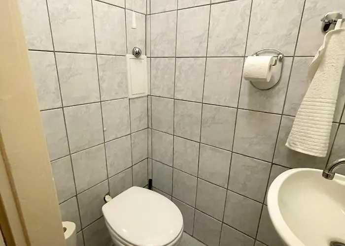 Bright, Spacious Classic In The Center Lejlighed