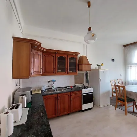Bright, Spacious Classic In The Center 아파트 *
