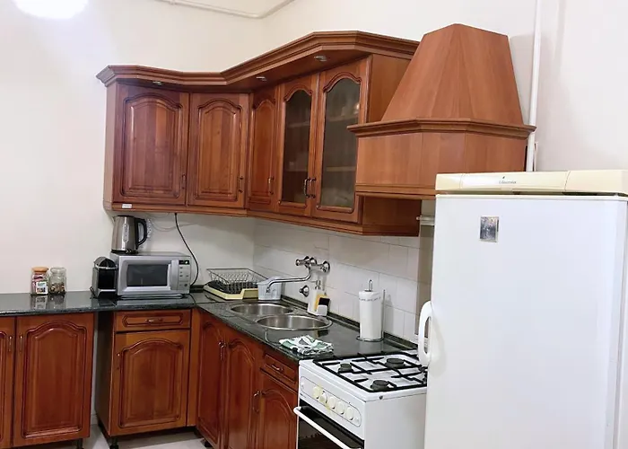 Bright, Spacious Classic In The Center Apartament